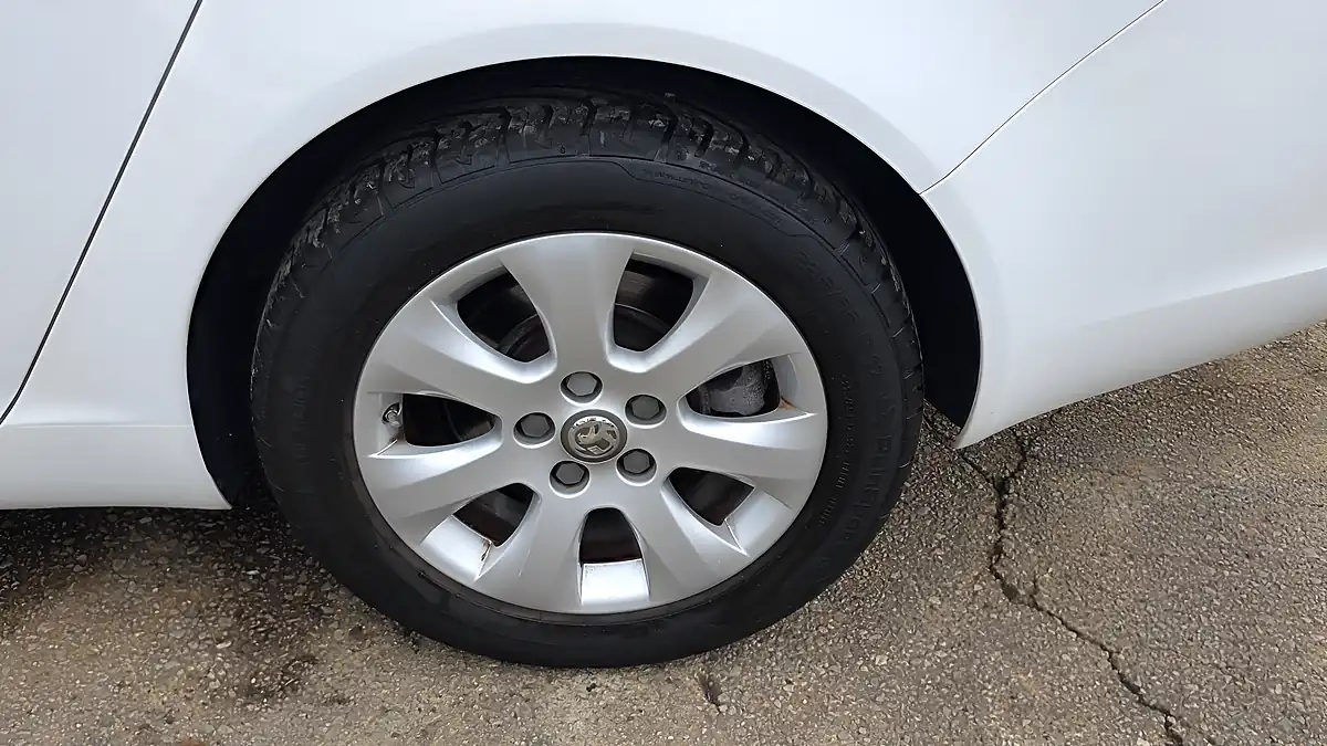 Used 2015 Vauxhall Insignia Sri White - Interior and Exterior details 16