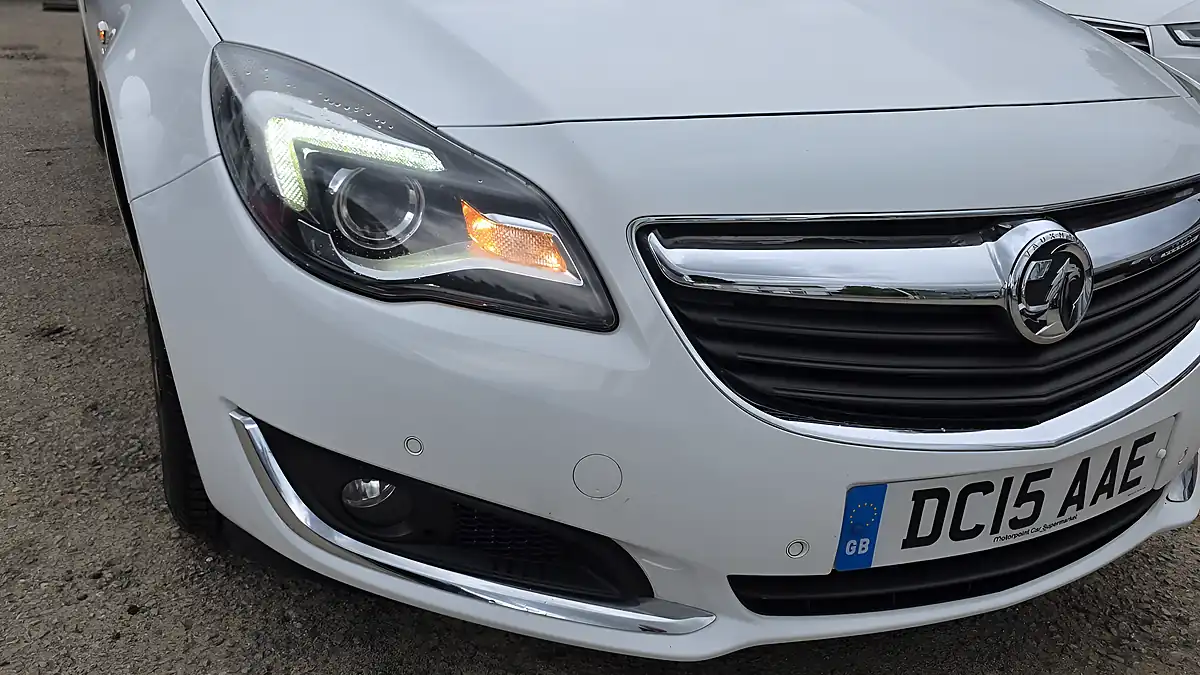 Used 2015 Vauxhall Insignia Sri White - Interior and Exterior details 17