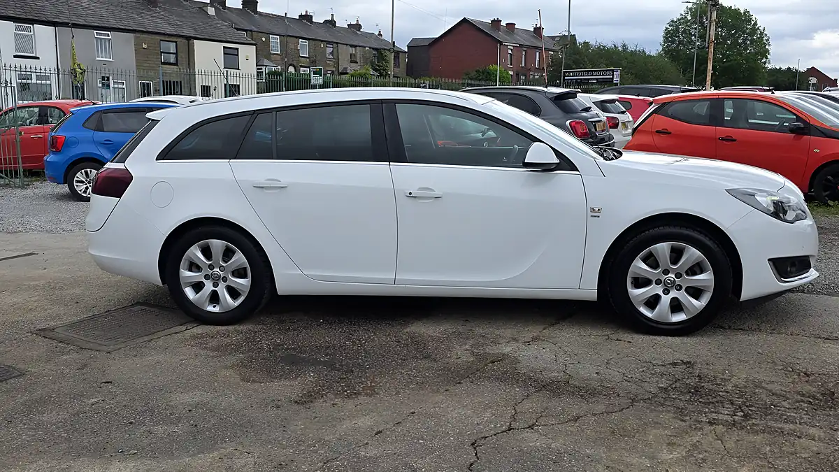 Used 2015 Vauxhall Insignia Sri White - Interior and Exterior details 4