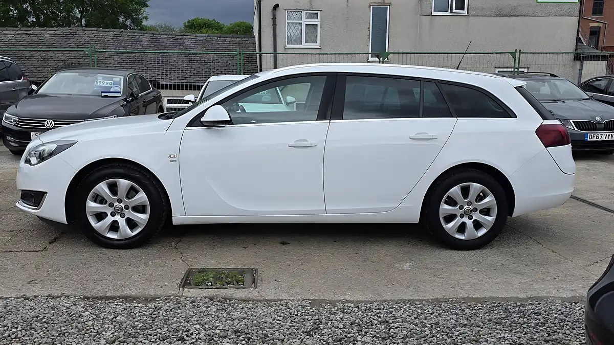 Used 2015 Vauxhall Insignia Sri White - Interior and Exterior details 5