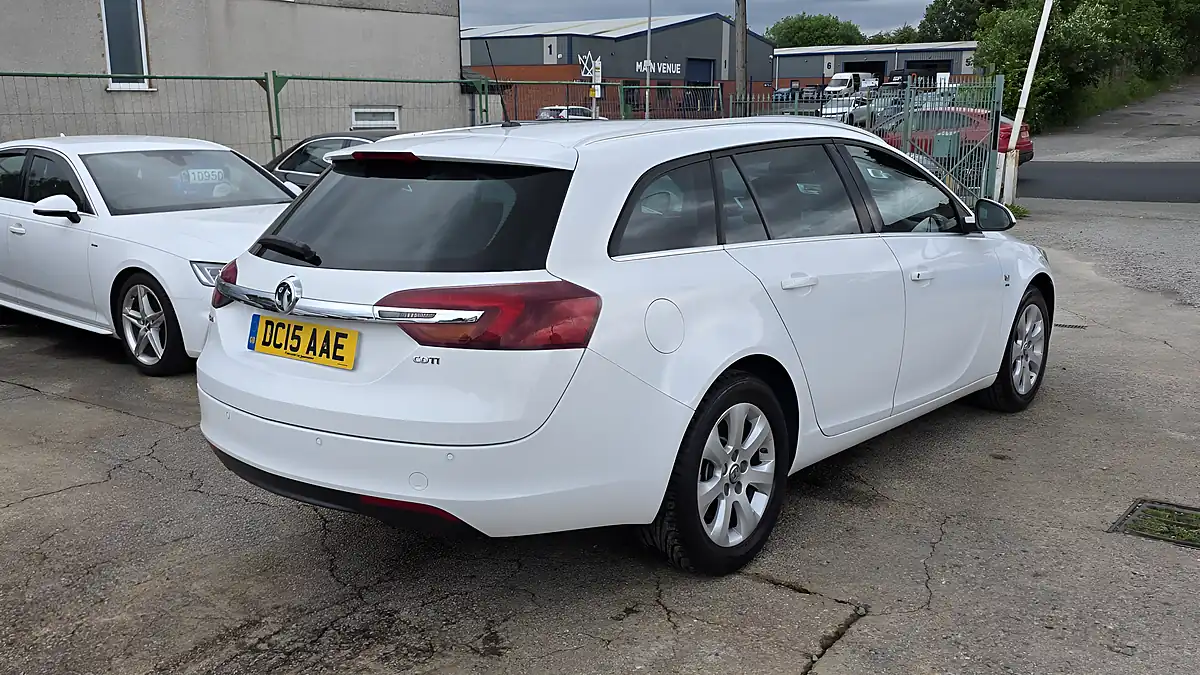 Used 2015 Vauxhall Insignia Sri White - Interior and Exterior details 6