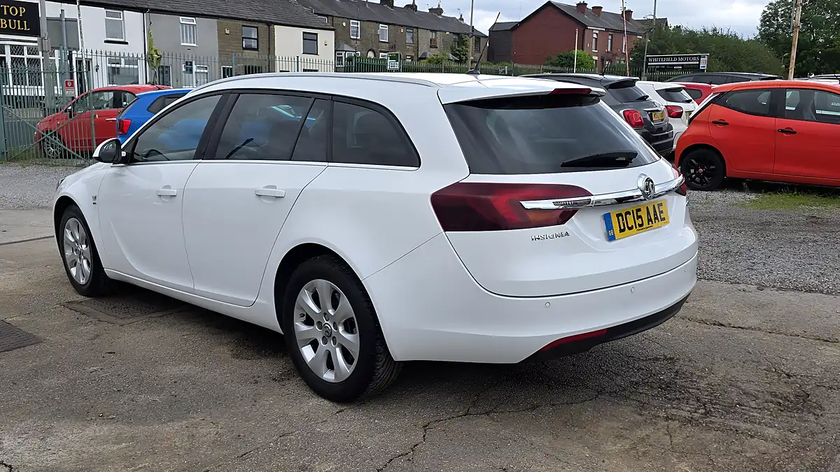 Used 2015 Vauxhall Insignia Sri White - Interior and Exterior details 8