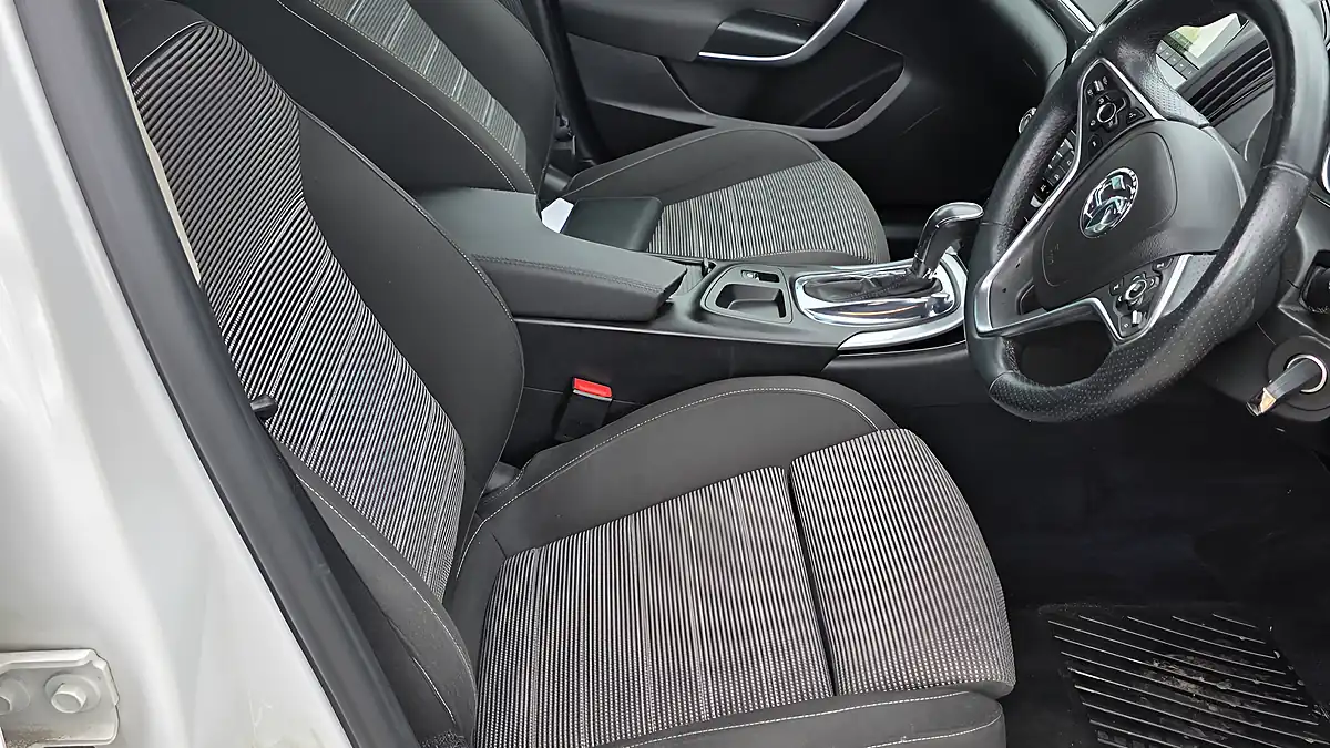 Used 2015 Vauxhall Insignia Sri White - Interior and Exterior details 9