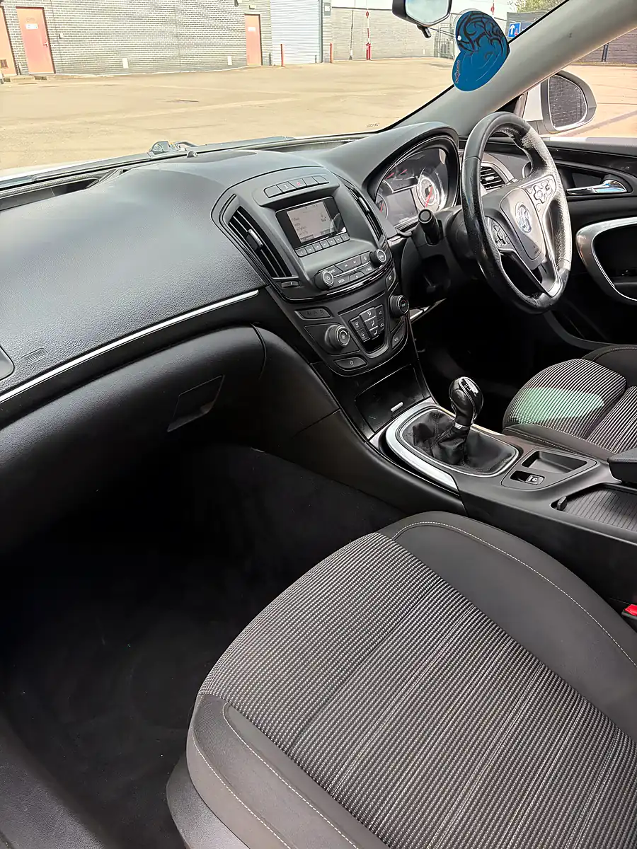 Used 2015 Vauxhall Insignia Sri White - Interior and Exterior details 11