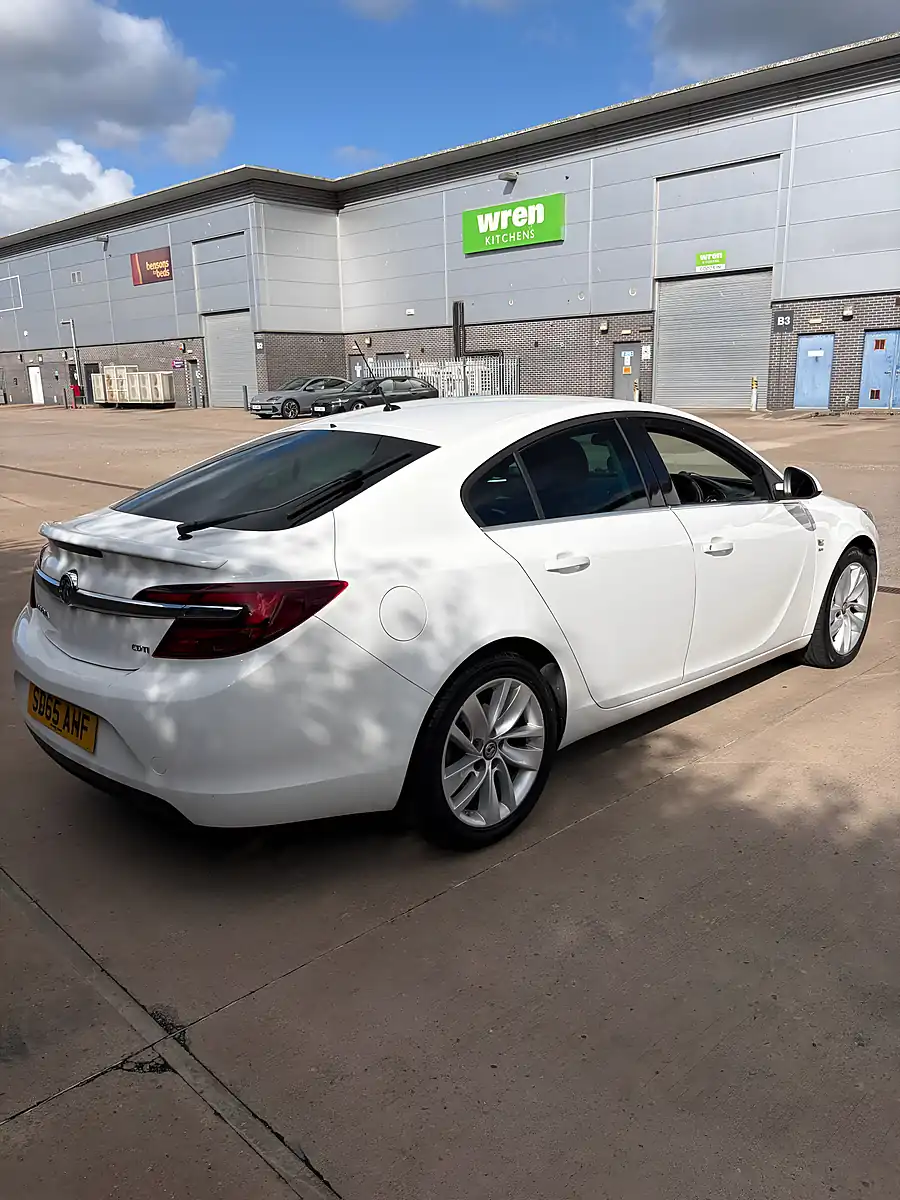 Used 2015 Vauxhall Insignia Sri White - Interior and Exterior details 5