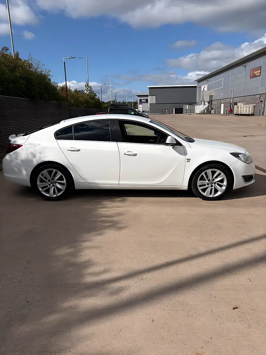 Used 2015 Vauxhall Insignia Sri White - Interior and Exterior details 6