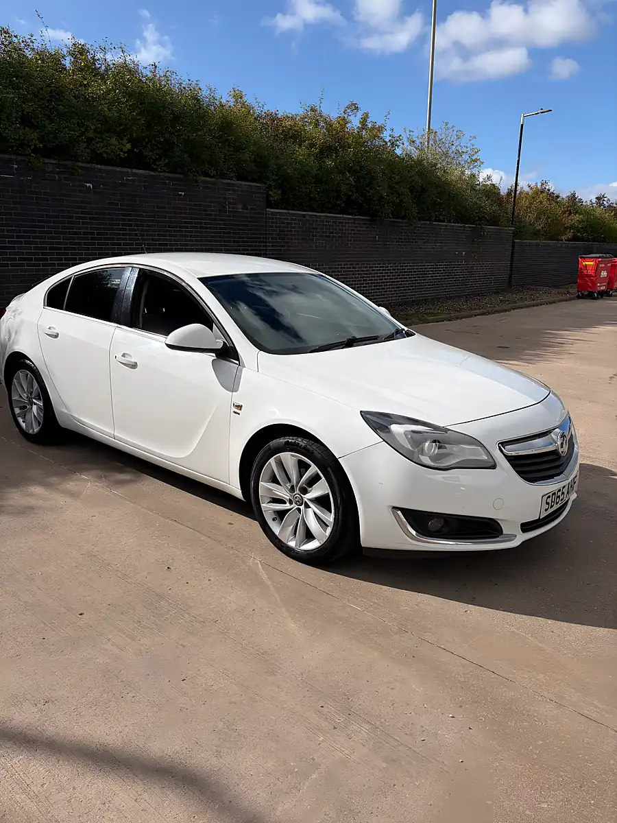 Used 2015 Vauxhall Insignia Sri White - Interior and Exterior details 7