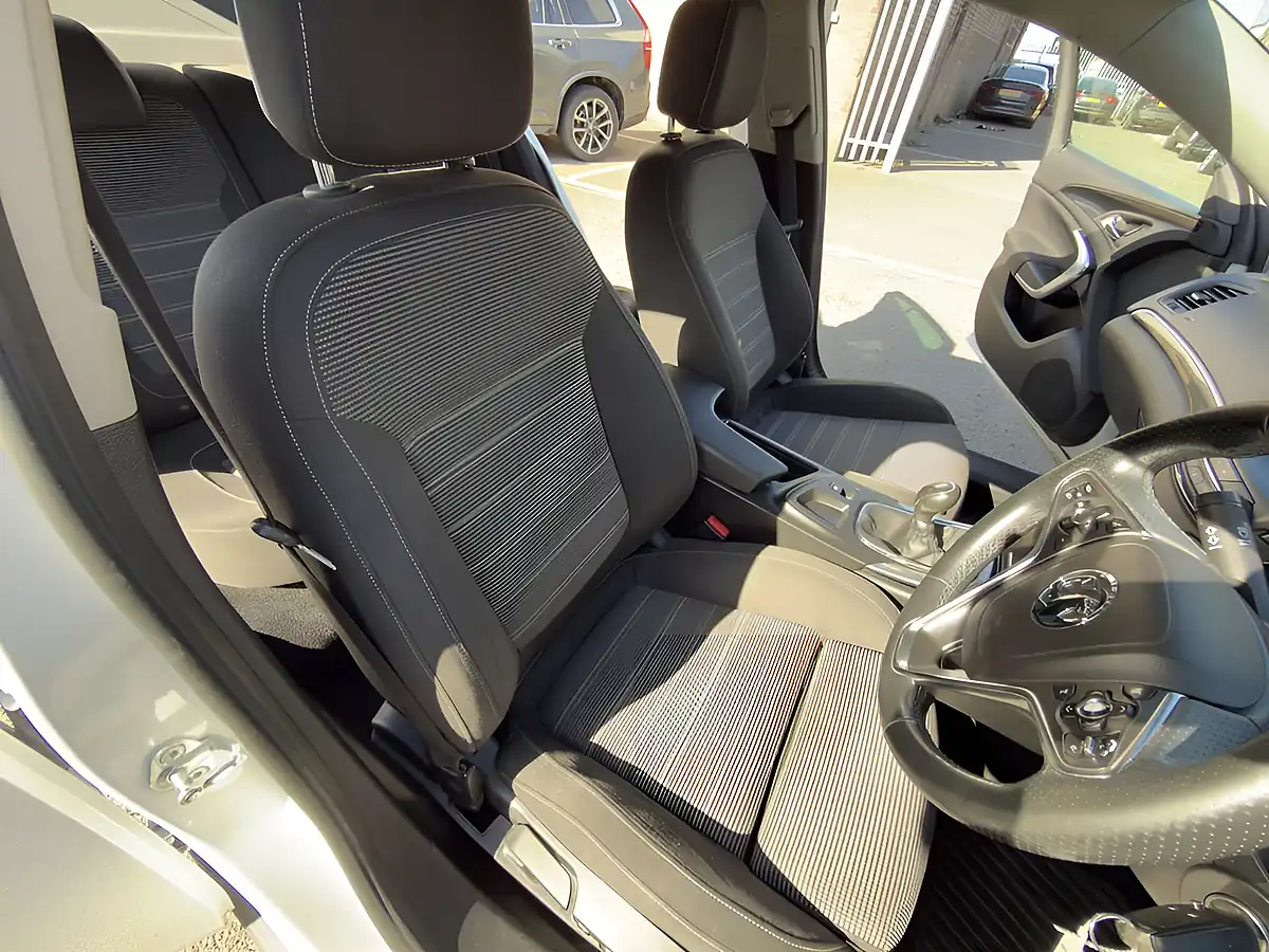 Used 2015 Vauxhall Insignia Sri White - Interior and Exterior details 15