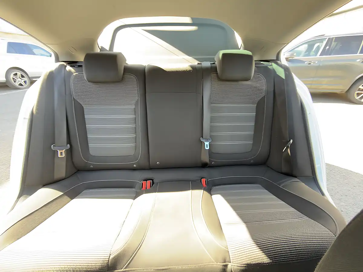 Used 2015 Vauxhall Insignia Sri White - Interior and Exterior details 17