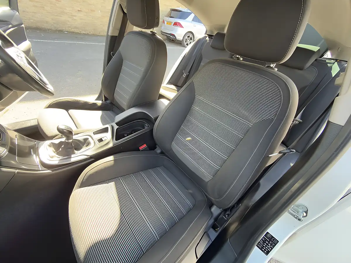 Used 2015 Vauxhall Insignia Sri White - Interior and Exterior details 18