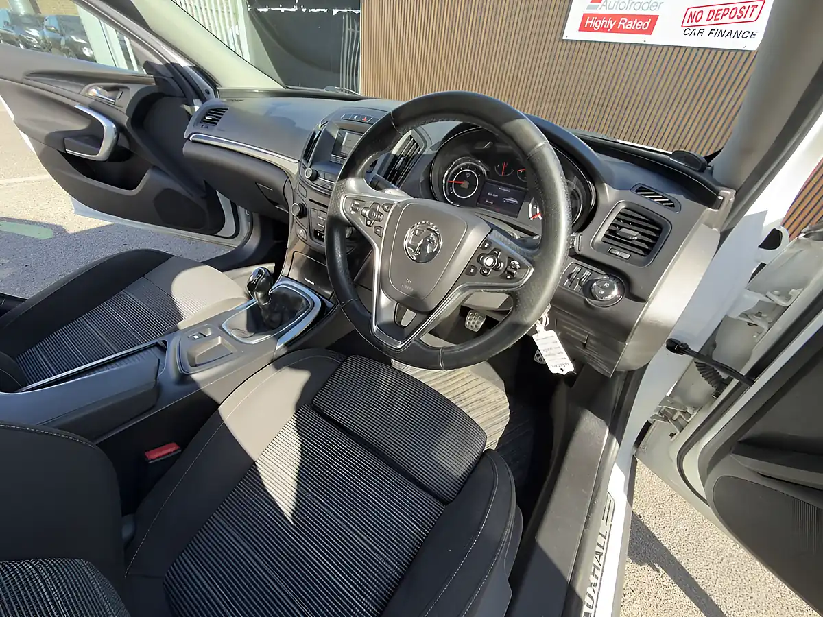 Used 2015 Vauxhall Insignia Sri White - Interior and Exterior details 20