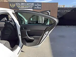 Used 2015 Vauxhall Insignia Sri White - Interior and Exterior details 9