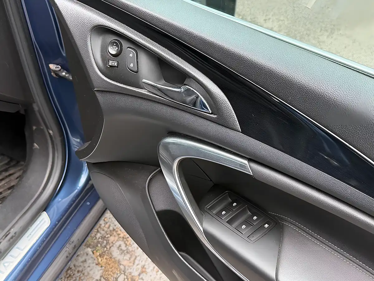 Used 2015 Vauxhall Insignia Tech Line Blue - Interior and Exterior details 16
