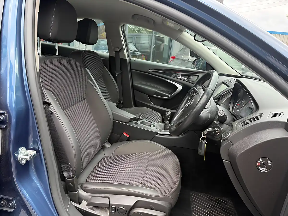 Used 2015 Vauxhall Insignia Tech Line Blue - Interior and Exterior details 4