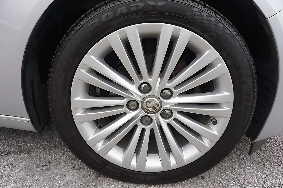 Used 2015 Vauxhall Insignia Tech Line Silver - Interior and Exterior details 10