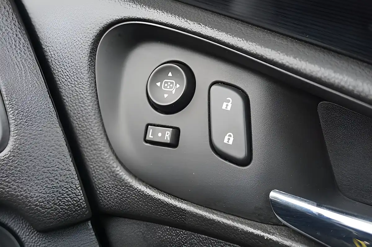 Used 2015 Vauxhall Insignia Tech Line Silver - Interior and Exterior details 19