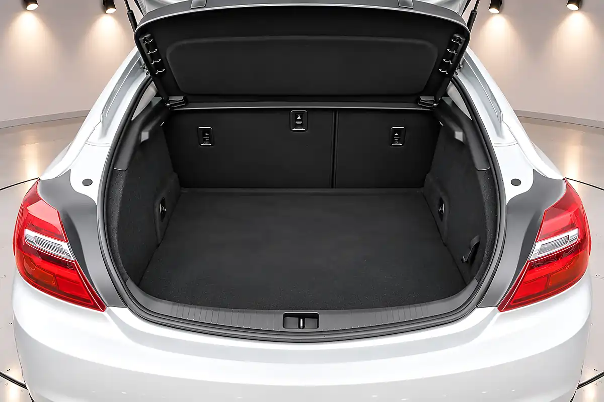 Used 2015 Vauxhall Insignia Tech Line Silver - Interior and Exterior details 6
