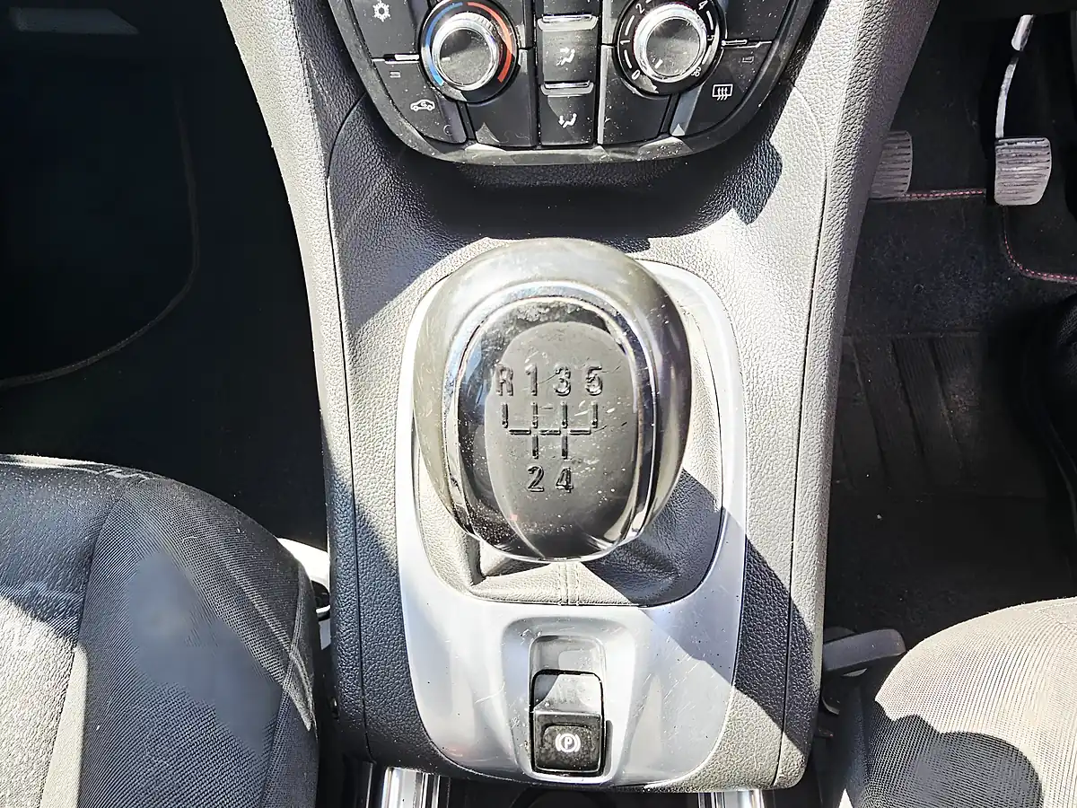 Used 2015 Vauxhall Meriva Exclusiv Silver - Interior and Exterior details 10
