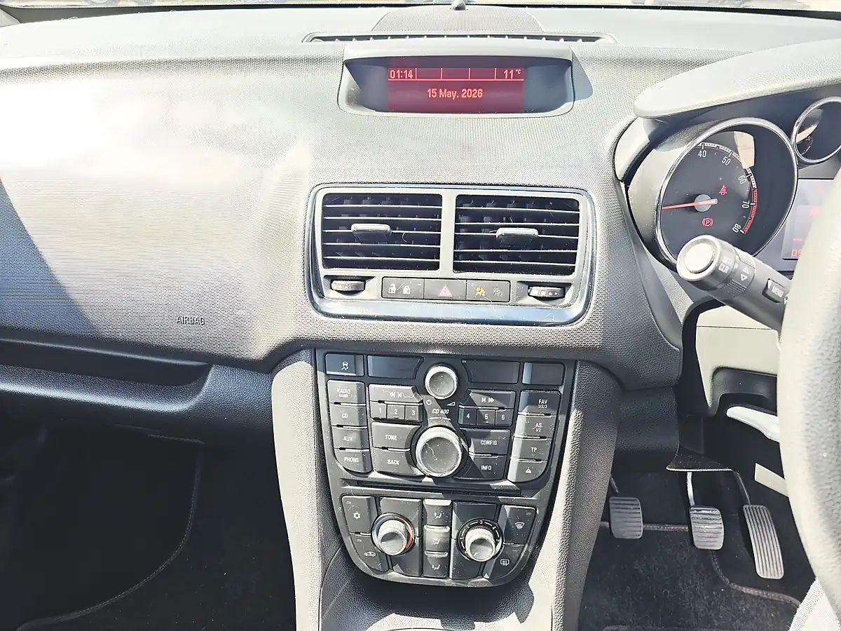 Used 2015 Vauxhall Meriva Exclusiv Silver - Interior and Exterior details 11