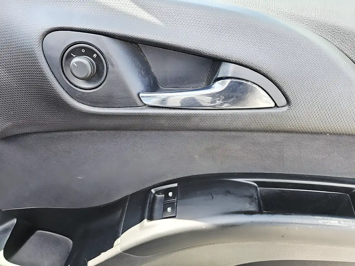 Used 2015 Vauxhall Meriva Exclusiv Silver - Interior and Exterior details 14
