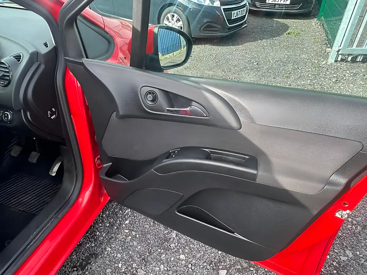 Used 2015 Vauxhall Meriva Life Red - Interior and Exterior details 13