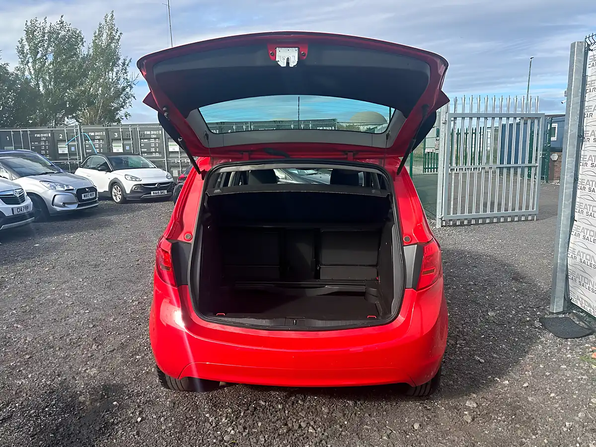 Used 2015 Vauxhall Meriva Life Red - Interior and Exterior details 7