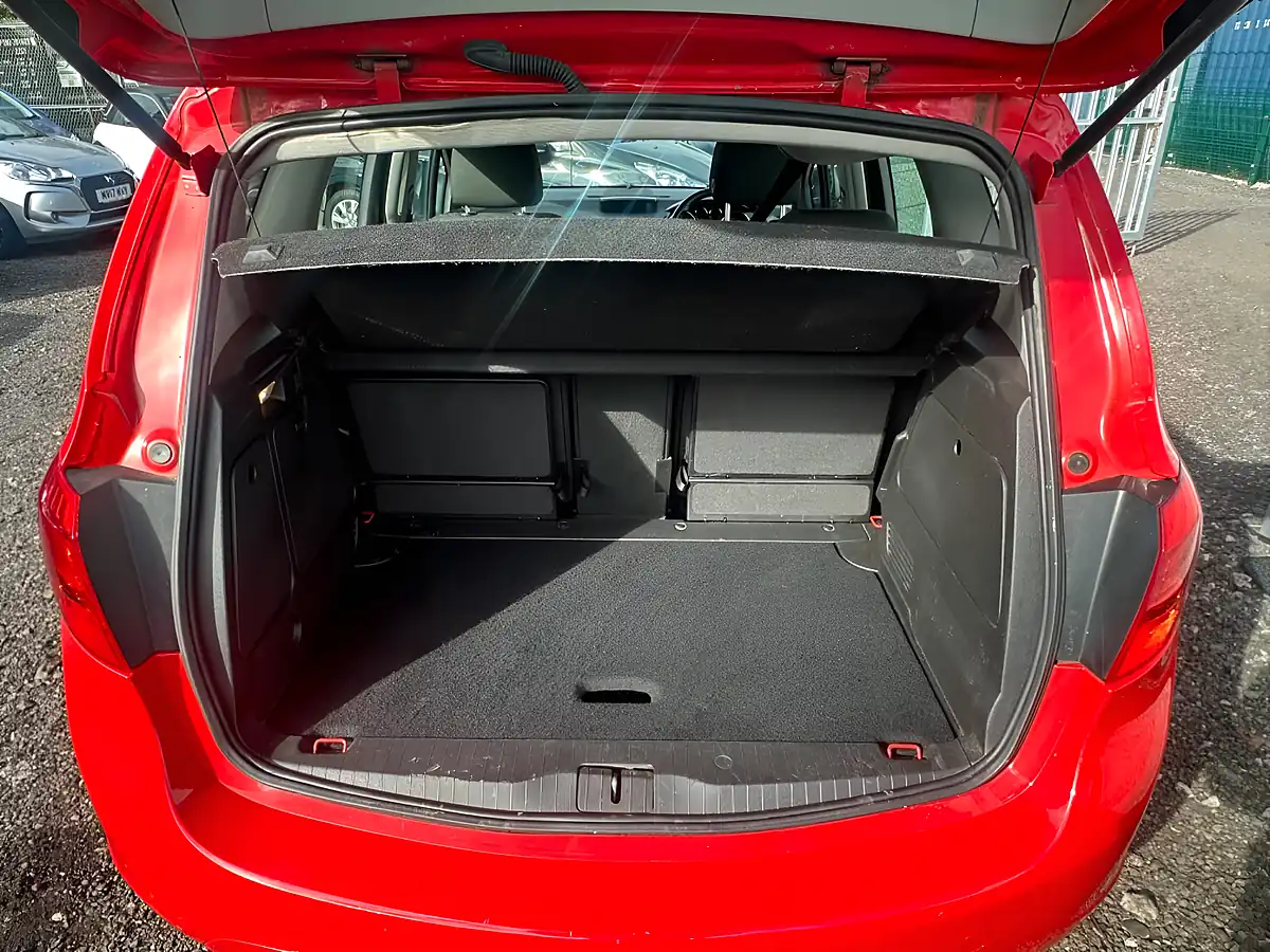 Used 2015 Vauxhall Meriva Life Red - Interior and Exterior details 8