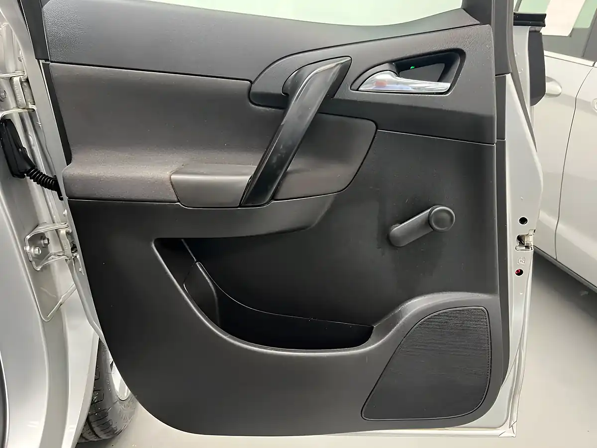 Used 2015 Vauxhall Meriva Life Silver - Interior and Exterior details 11
