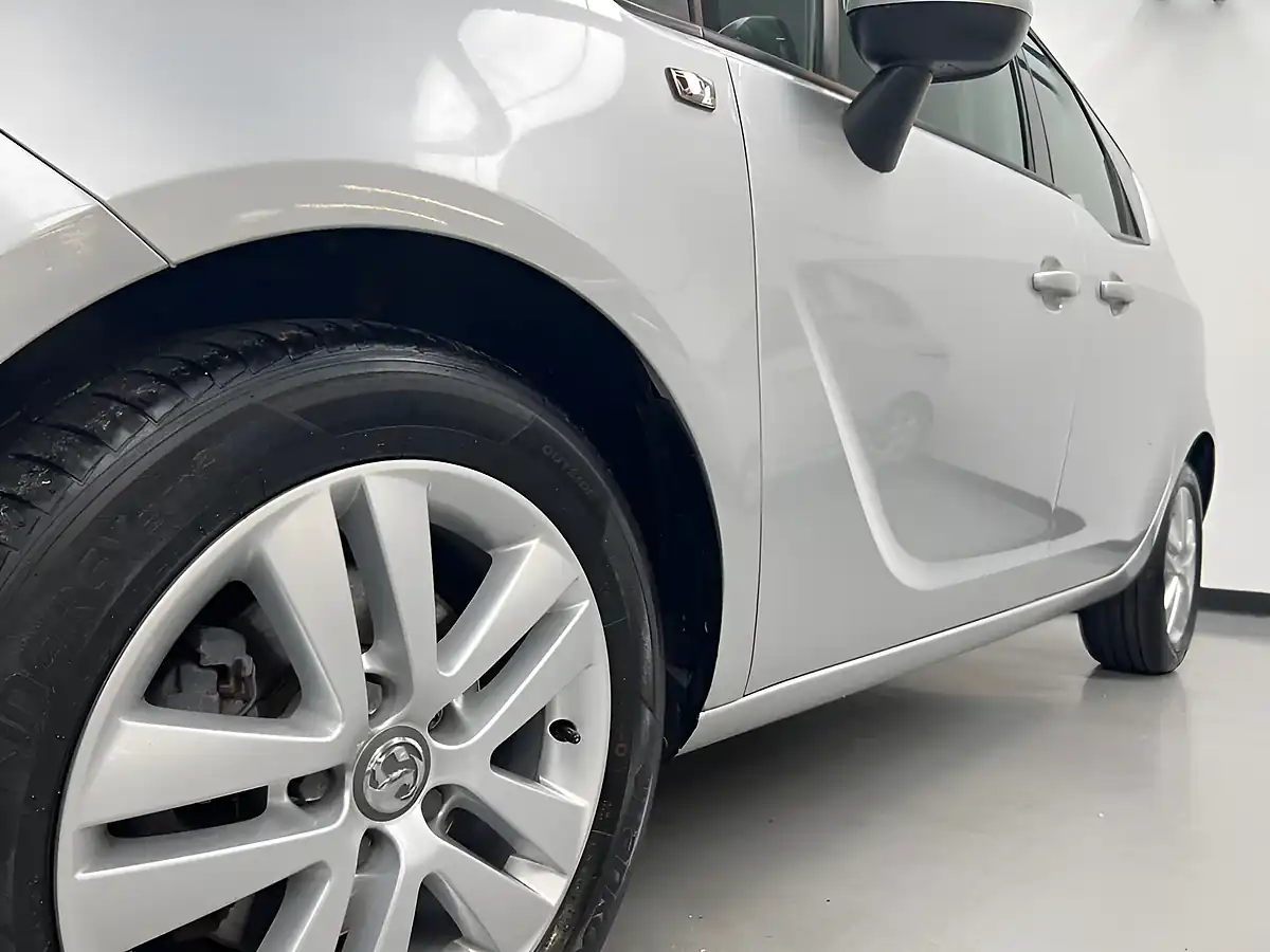 Used 2015 Vauxhall Meriva Life Silver - Interior and Exterior details 12