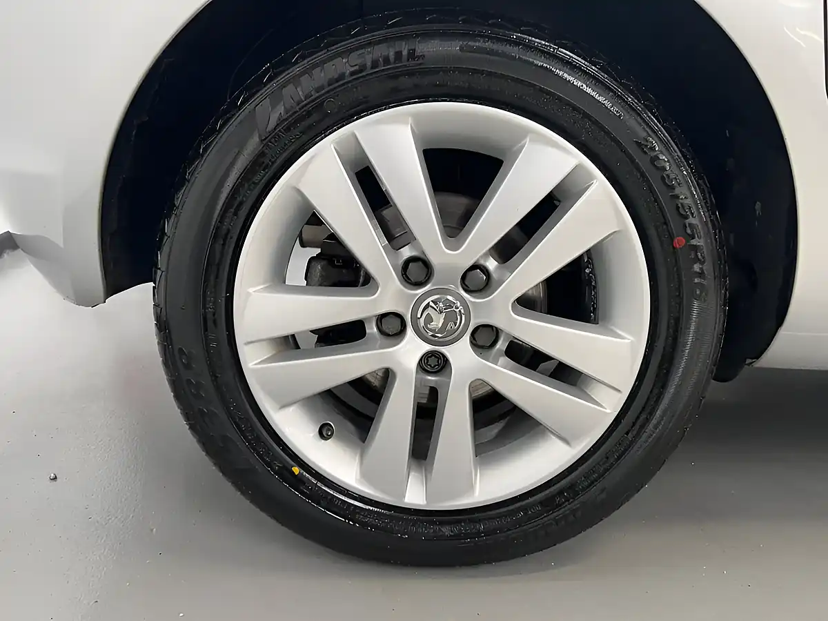 Used 2015 Vauxhall Meriva Life Silver - Interior and Exterior details 13