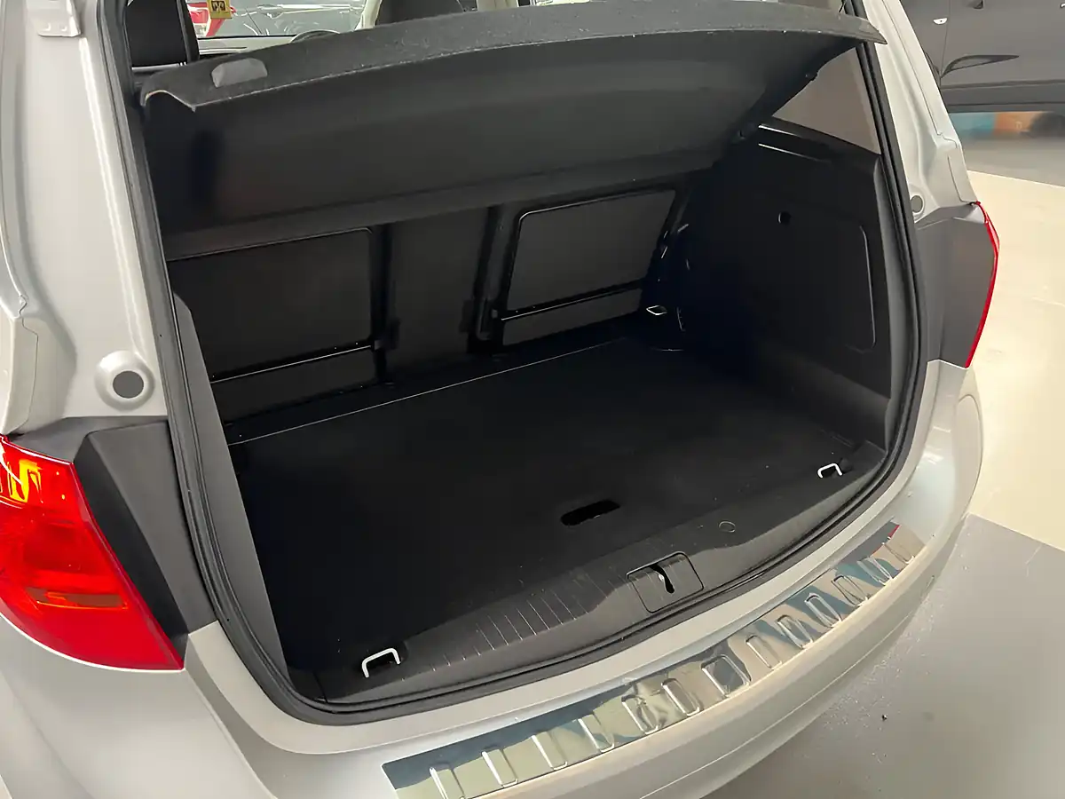 Used 2015 Vauxhall Meriva Life Silver - Interior and Exterior details 15