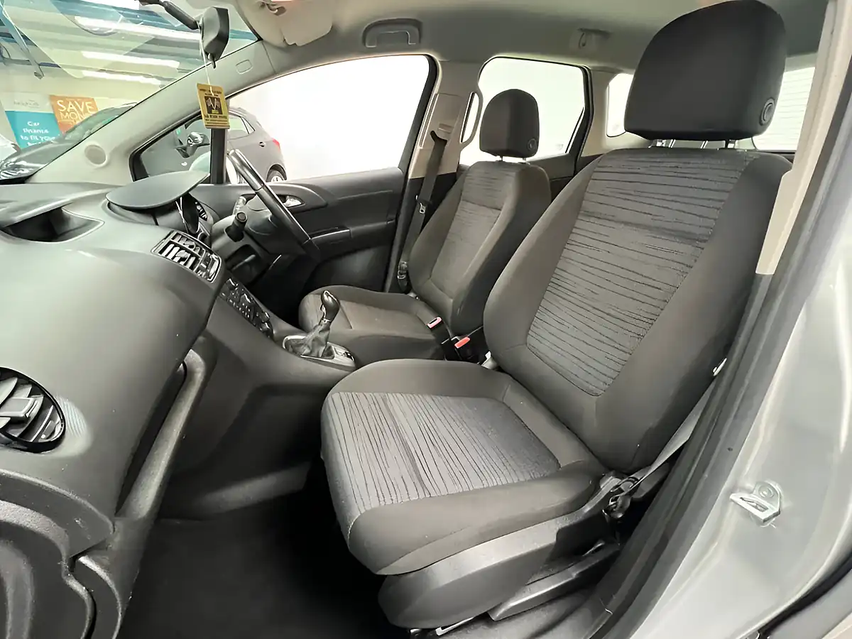 Used 2015 Vauxhall Meriva Life Silver - Interior and Exterior details 16