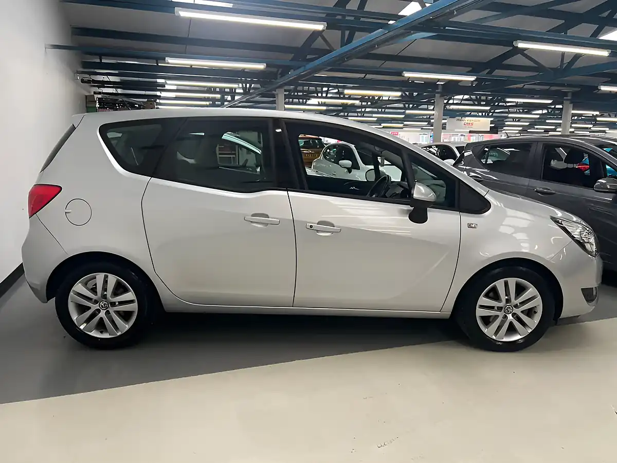Used 2015 Vauxhall Meriva Life Silver - Interior and Exterior details 7