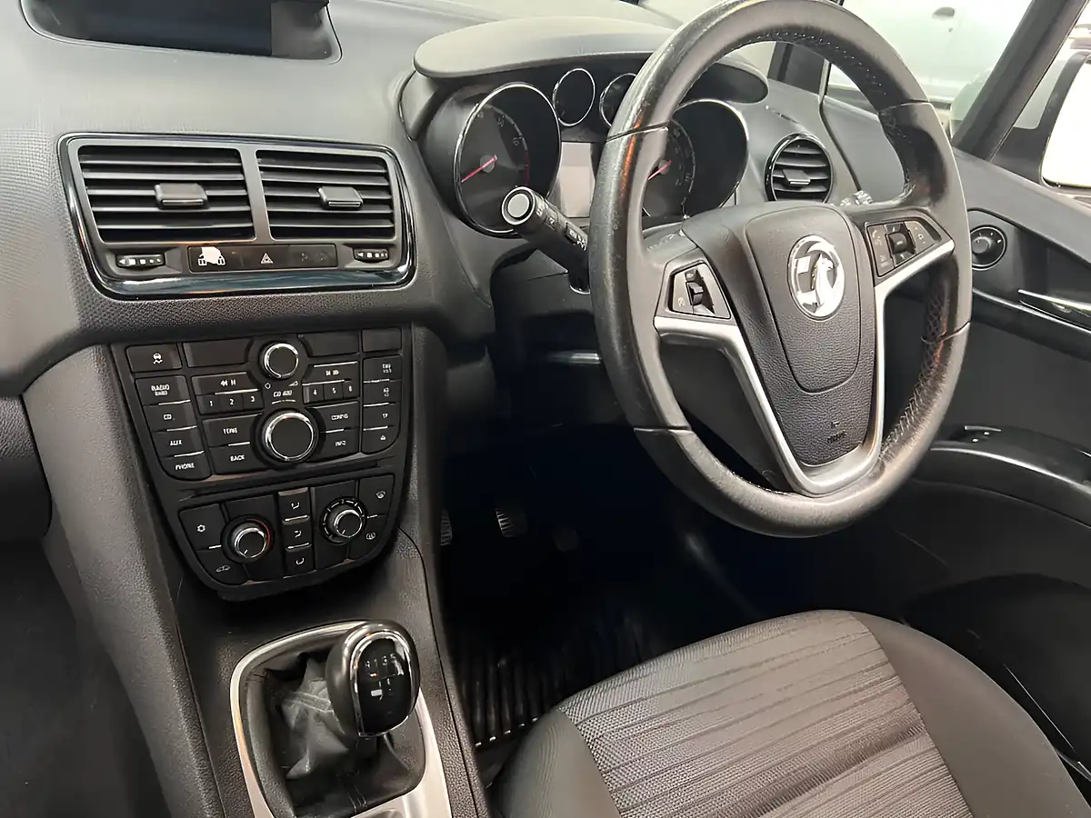 Used 2015 Vauxhall Meriva Life Silver - Interior and Exterior details 9