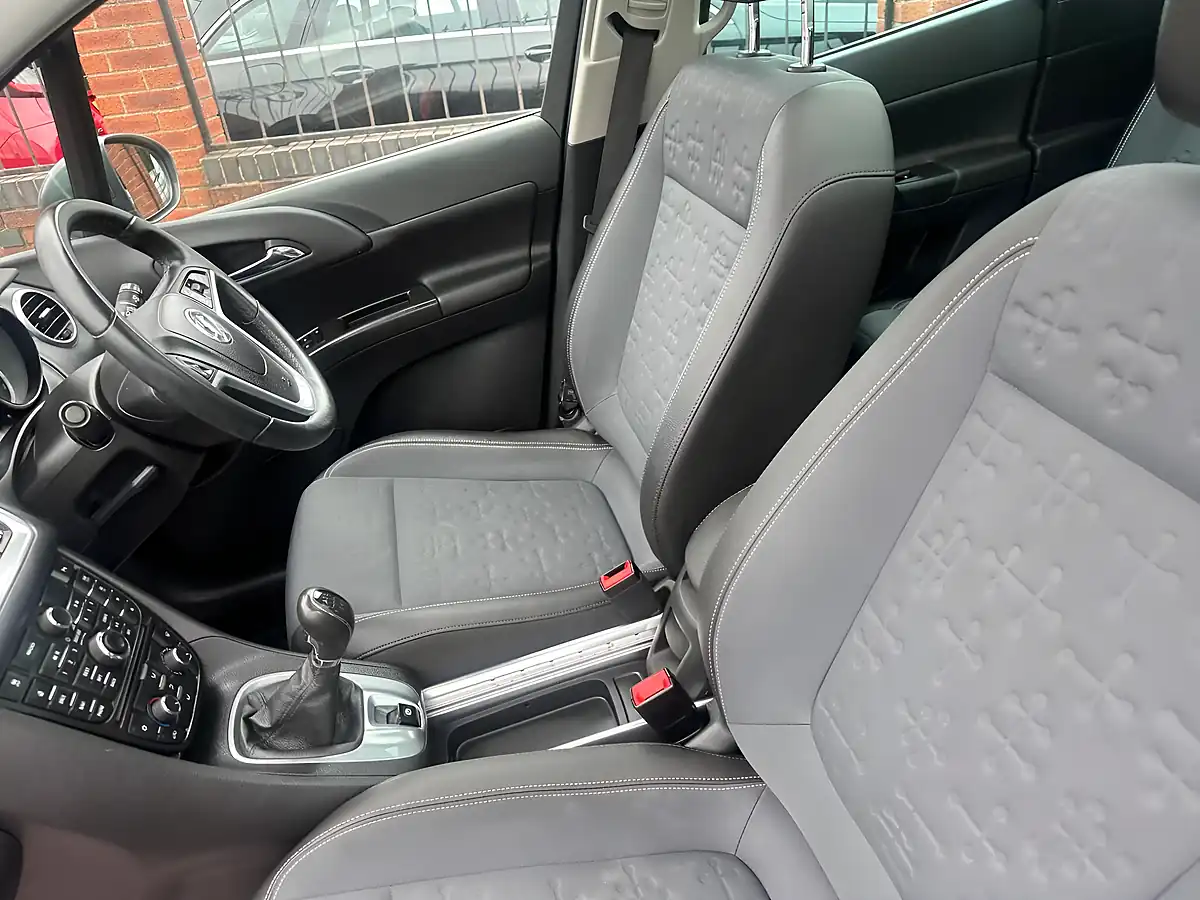 Used 2015 Vauxhall Meriva Se Grey - Interior and Exterior details 13