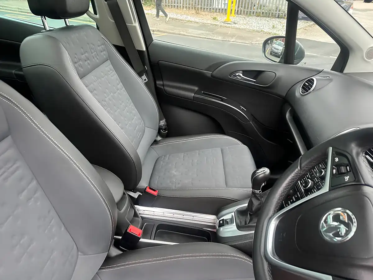 Used 2015 Vauxhall Meriva Se Grey - Interior and Exterior details 14