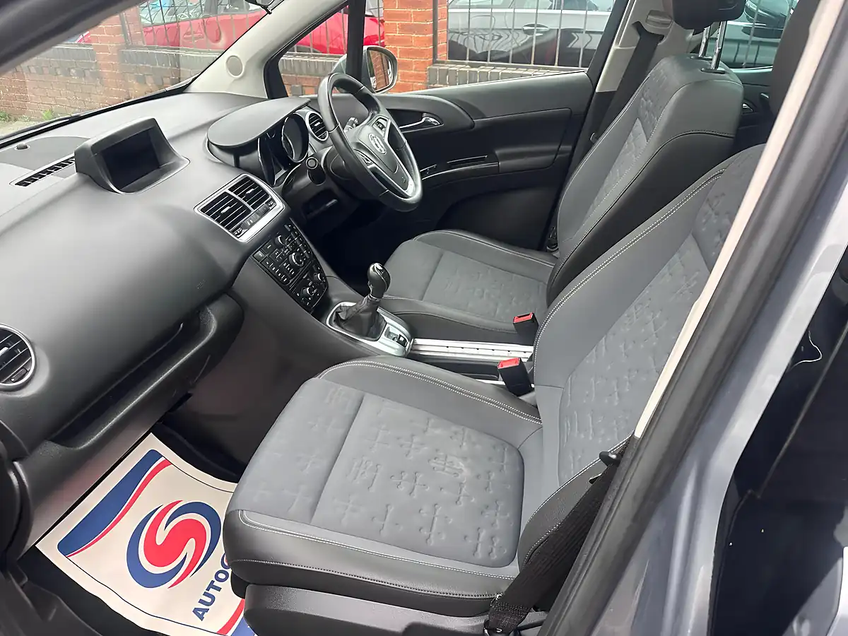 Used 2015 Vauxhall Meriva Se Grey - Interior and Exterior details 18