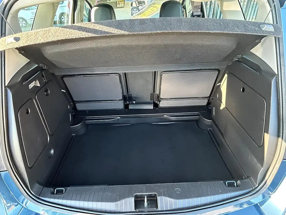Used 2015 Vauxhall Meriva Tech Line Blue - Interior and Exterior details 16