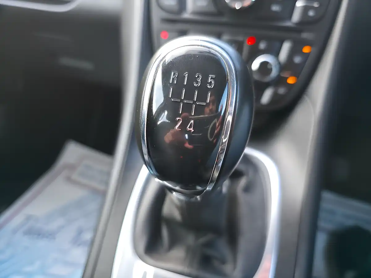 Used 2015 Vauxhall Meriva Tech Line Grey - Interior and Exterior details 10