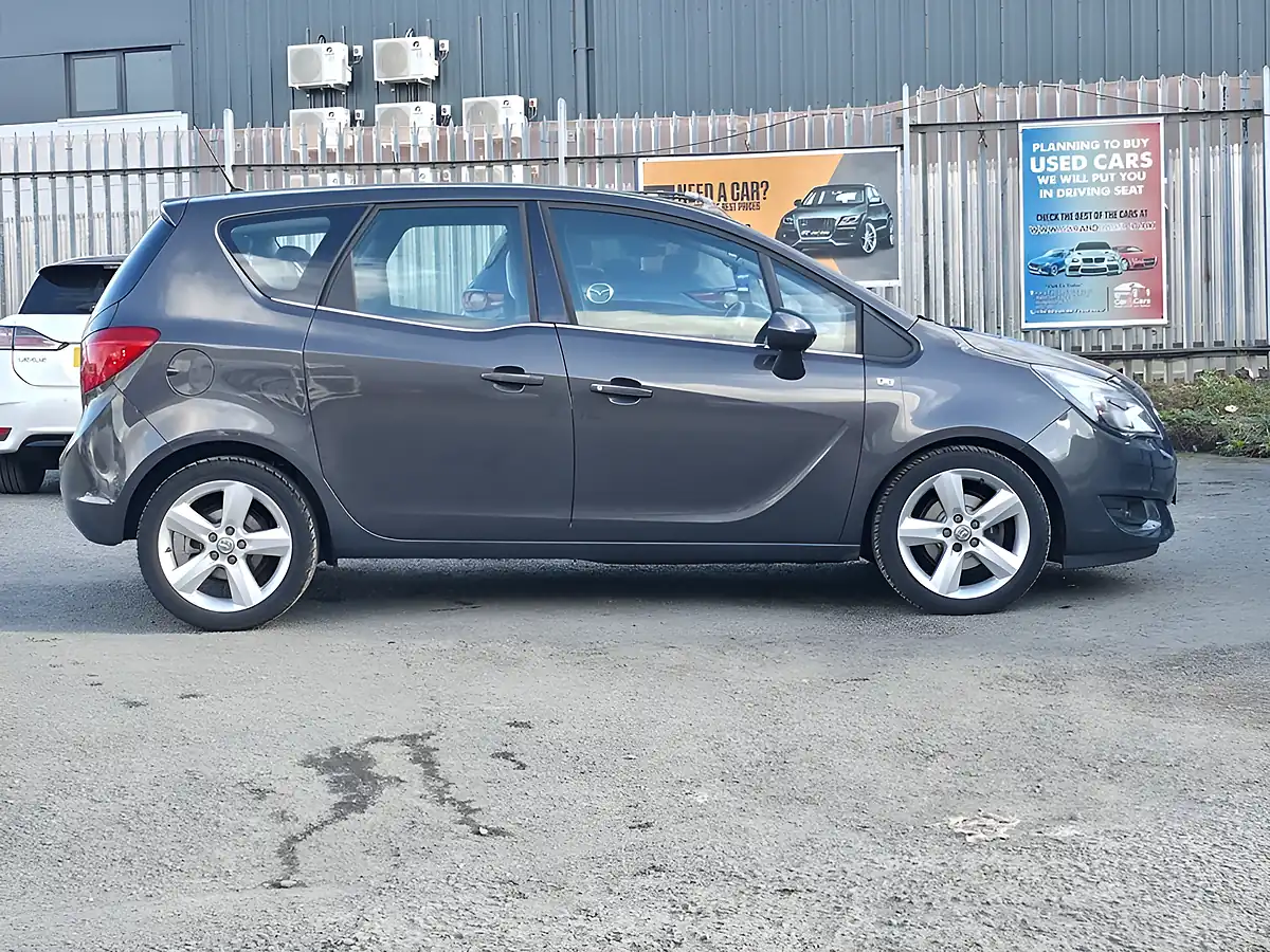 Used 2015 Vauxhall Meriva Tech Line Grey - Interior and Exterior details 5