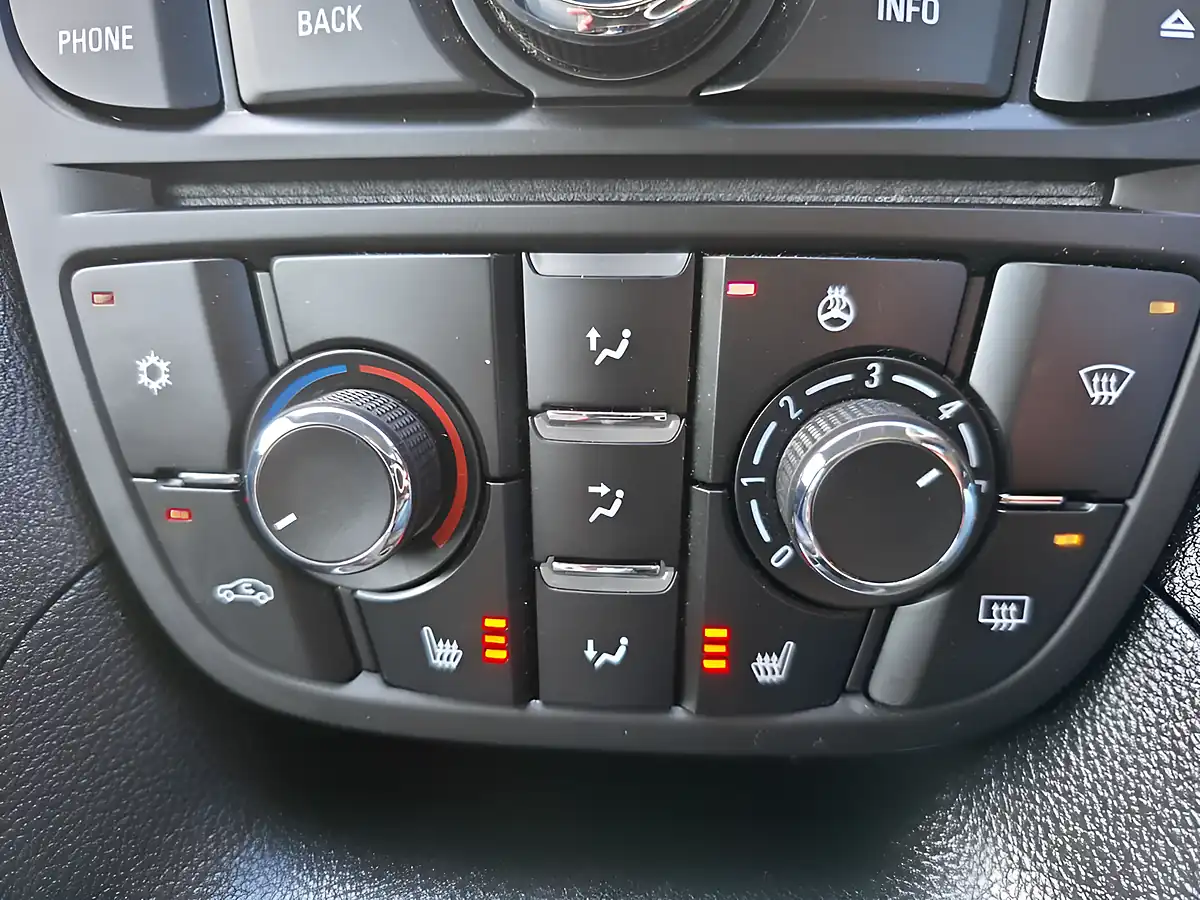 Used 2015 Vauxhall Meriva Tech Line Grey - Interior and Exterior details 9