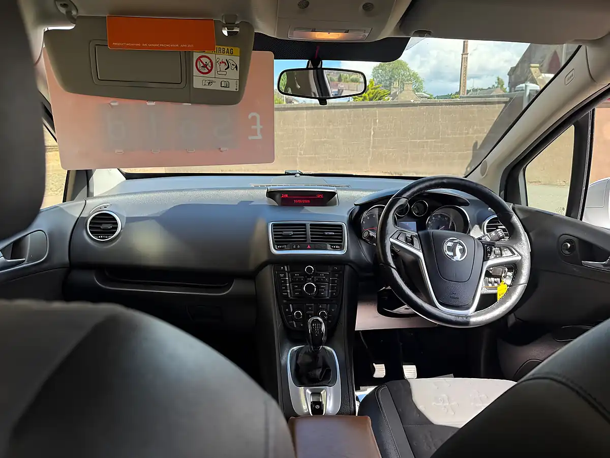 Used 2015 Vauxhall Meriva Tech Line White - Interior and Exterior details 10