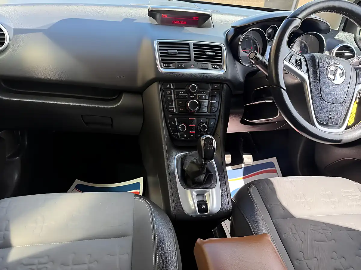 Used 2015 Vauxhall Meriva Tech Line White - Interior and Exterior details 12