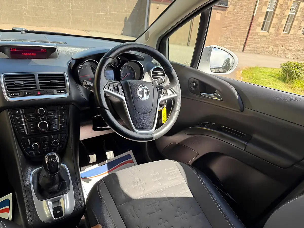 Used 2015 Vauxhall Meriva Tech Line White - Interior and Exterior details 13