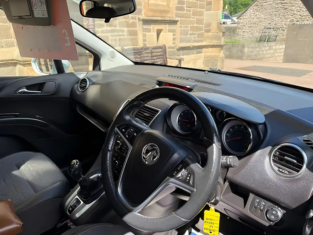 Used 2015 Vauxhall Meriva Tech Line White - Interior and Exterior details 15