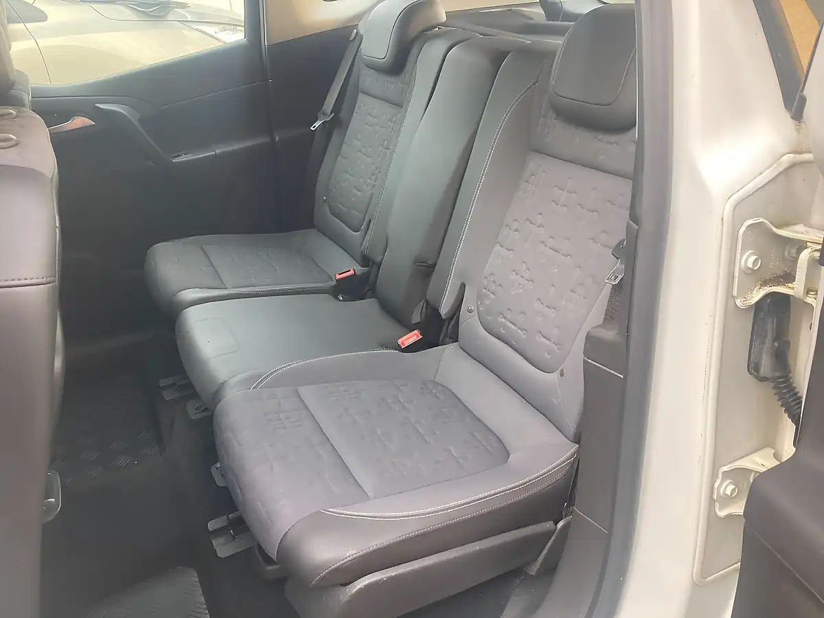Used 2015 Vauxhall Meriva Tech Line White - Interior and Exterior details 10