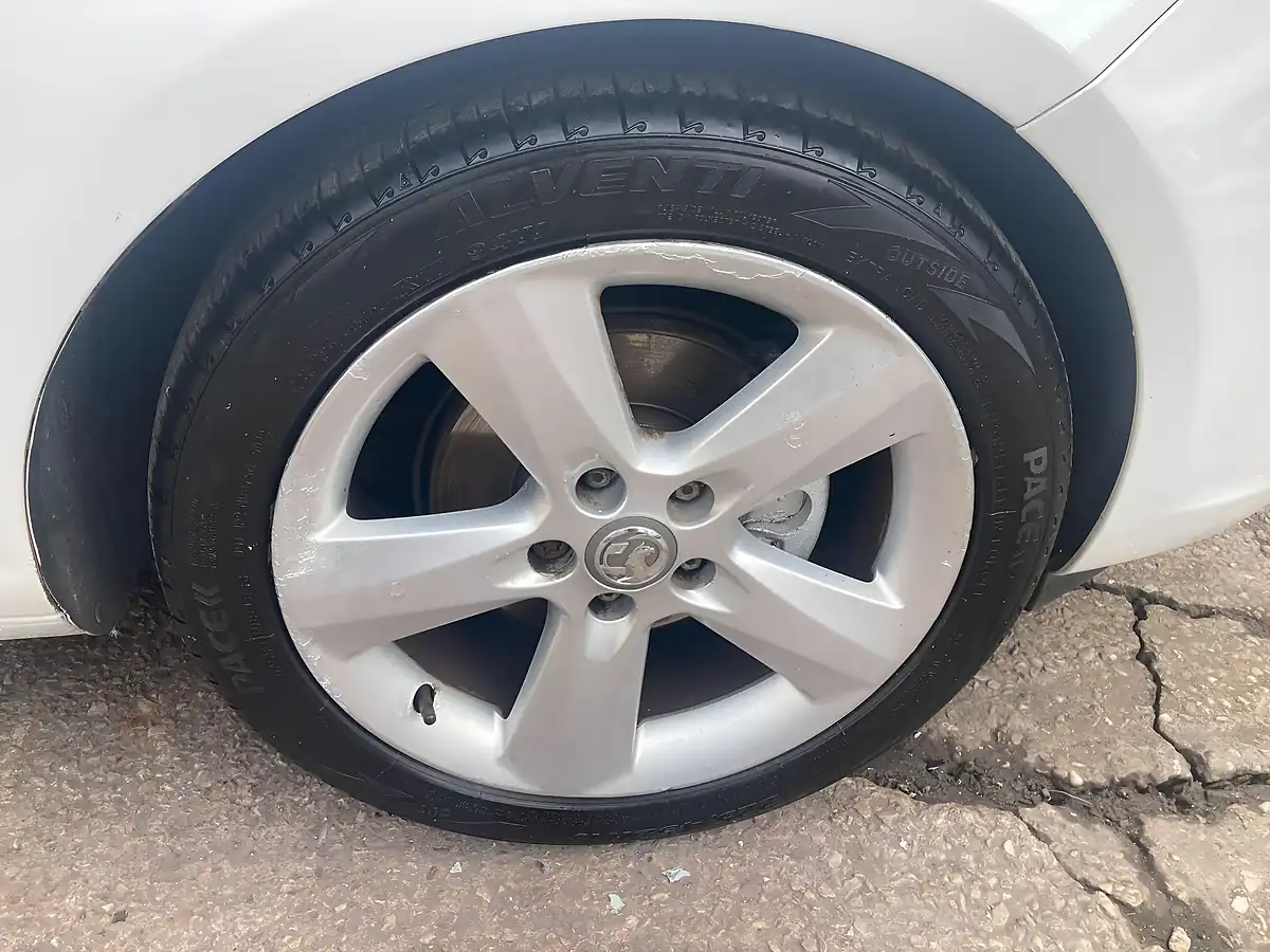 Used 2015 Vauxhall Meriva Tech Line White - Interior and Exterior details 13