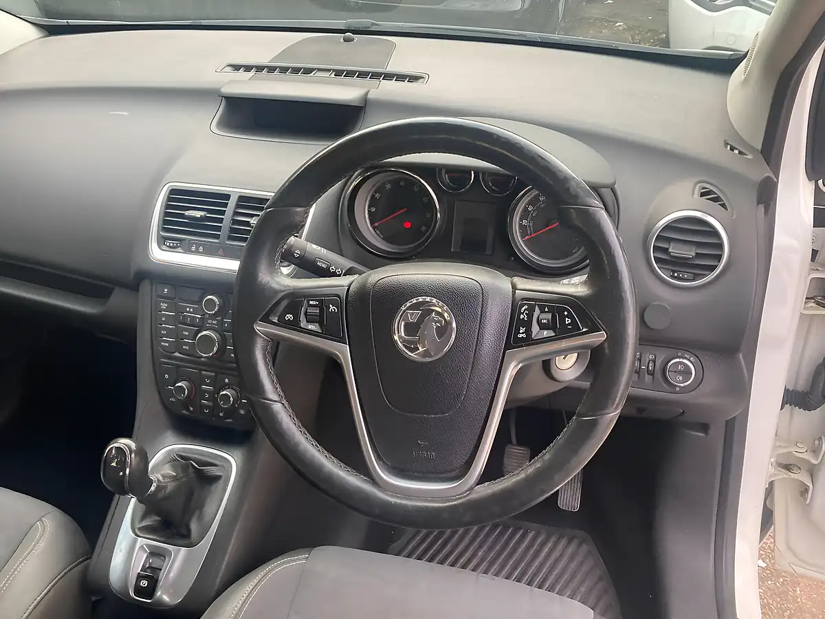 Used 2015 Vauxhall Meriva Tech Line White - Interior and Exterior details 18