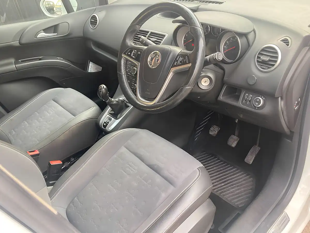 Used 2015 Vauxhall Meriva Tech Line White - Interior and Exterior details 19
