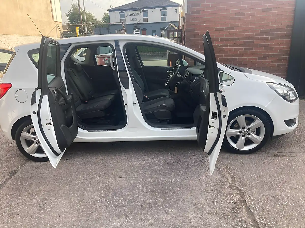 Used 2015 Vauxhall Meriva Tech Line White - Interior and Exterior details 8
